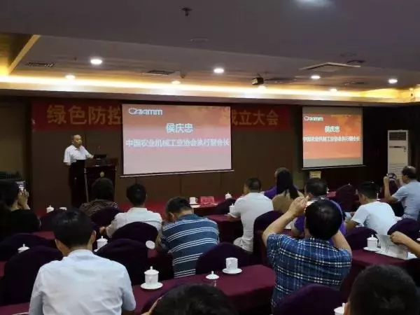 執(zhí)行副會(huì)長(zhǎng)侯慶忠發(fā)表講話